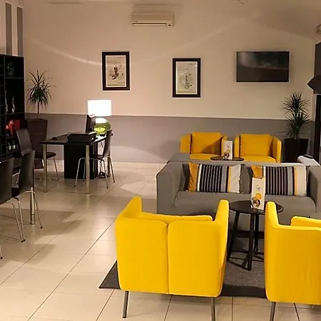 Campanile Hotel 2*